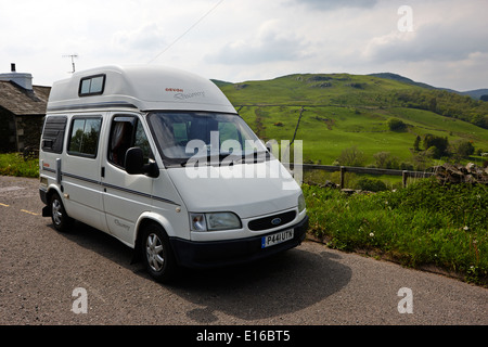 alte Ford Transit Wohnmobil geparkt in Layby auf der a6 Longsleddale Tal Cumbria uk Stockfoto