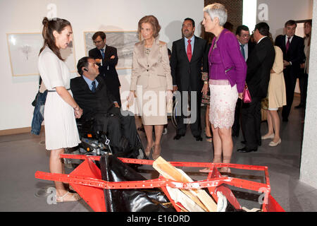 Königin Sofia besucht die Einweihung der IV Biennale der zeitgenössischen Kunst Stiftung einmal. (Spanische Blind Landesorganisation) im Centro Cultural Conde Duque, Madrid, Spanien Stockfoto