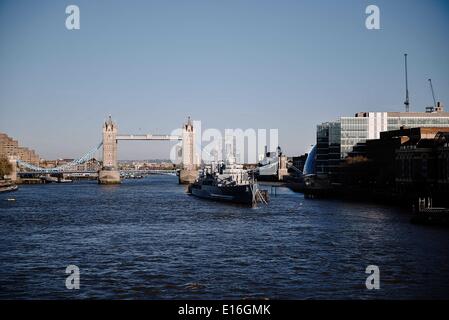 London, UK. 16. April 2014. Blick auf die Tower Bridge in London © Giannis Papanikos/NurPhoto/ZUMAPRESS.com/Alamy Live-Nachrichten Stockfoto