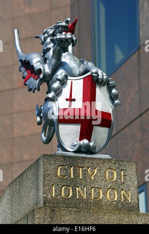 City of London Grenze Mark Drachenstatue auf London Bridge, London, England Stockfoto