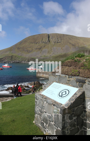 Zweisprachige willkommen in St Kilda natürlichen und kulturellen Welterbe Zeichen hirta St Kilda Schottland Mai 2014 Stockfoto