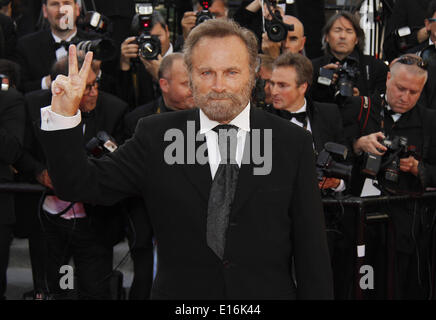 Cannes, Frankreich. 24. Mai 2014. Italienischer Schauspieler Franco Nero für das Screening von "Per un Pugno di Dollari kommt" (eine Handvoll Dollar) und die Schließung der 67. Cannes Filmfestspiele in Cannes, Frankreich, 24. Mai 2014 Preisverleihung. Bildnachweis: Ye Pingfan/Xinhua/Alamy Live-Nachrichten Stockfoto