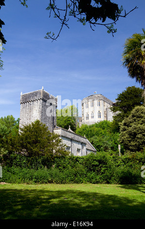 Kirche St. Donats und St Donats Castle, jetzt am Atlantic College, Llantwit Major, Glamorgan Heritage Coast, Vale of Glamorgan. Stockfoto