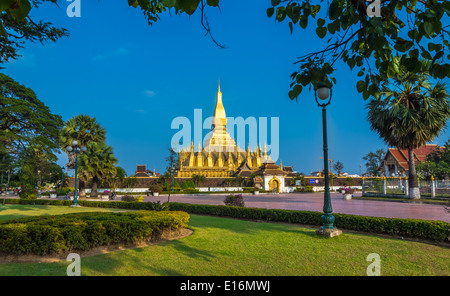 Pha, die Luang, "Große Stupa" ist ein Gold-bedeckten große buddhistische Stupa im Zentrum von Vientiane, Laos Stockfoto