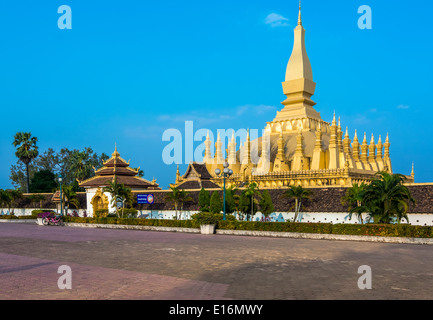 Pha, die Luang, "Große Stupa" ist ein Gold-bedeckten große buddhistische Stupa im Zentrum von Vientiane, Laos Stockfoto