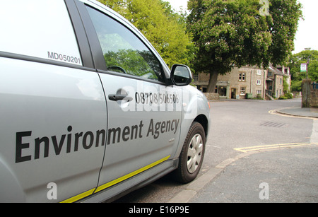 Umweltagentur Kombi geparkt in Baslow, Peak District National Park, Derbyshire, England, UK Stockfoto