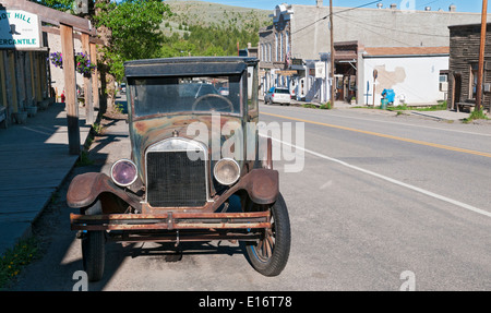 Montana, Virginia City, National Historic Landmark, 19C Goldgräberstadt, antike Ford automobile Stockfoto