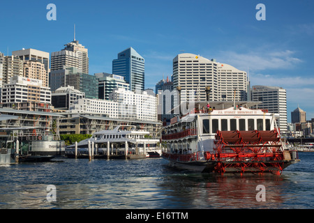 Sydney Australien, Darling Harbour, Hafen, Passagierterminal, Wolkenkratzer, Skyline der Stadt, P.S. Sydney Showboat II, Tretboot, AU140311183 Stockfoto