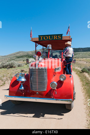 Montana, Virginia City, 19C Goldgräberstadt, Boot Hill Friedhof Tour Bus ehemaligen Oldtimer Feuerwehrauto Stockfoto