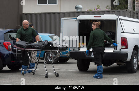 Santa Barbara, Kalifornien der USA. 24. Mai 2014. Polizei ausziehen Opfer stellen in Santa Barbara County, Kalifornien der Vereinigten Staaten, 24. Mai 2014. Örtliche Polizei bestätigen, dass Elliot Rodger der Verdächtige in einem Masse, schießen, hat 7 Personen das Leben gekostet, einschließlich der Schütze und 7 Verletzte in Isla Vista in der Nähe von UC Santa Barbara am 23. Mai. Bildnachweis: Yang Lei/Xinhua/Alamy Live-Nachrichten Stockfoto