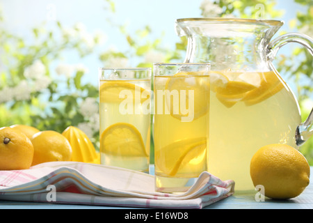 Zitrus Limonade, Sommerdrink. Stockfoto