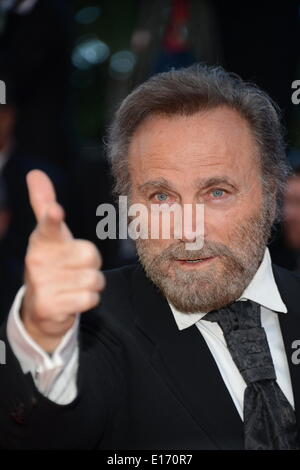 Cannes, Frankreich. 24. Mai 2014. CANNES, Frankreich - 24 Mai: Franco Nero besucht die Closing Ceremony und "Eine Handvoll Dollar" Screening während des 67. jährlichen Cannes Film Festival am 24. Mai 2014 in Cannes, Frankreich. Bildnachweis: Friedrich Injimbert/ZUMAPRESS.com/Alamy Live-Nachrichten Stockfoto