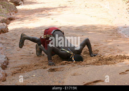 Afrika, Tansania, Lake Eyasi, Hadza Jäger AKA Hadzabe Stamm Stockfoto