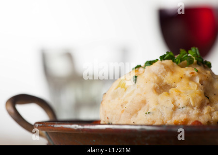 Ungarisches Gulasch in einem Topf Stockfoto