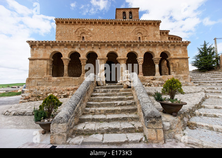 San Esteban de Gormaz romanische San Miguel Soria Spanien Pueblo Stadt Dorf Stein Straße Castilla y Leon kleinen Kirche Portikus Stockfoto