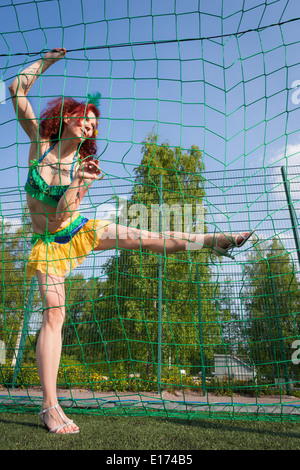 Burleske Fußball Lady Stockfoto