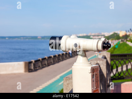 Münze betrieben Fernglas am Ufer der Wolga in Samara Stockfoto