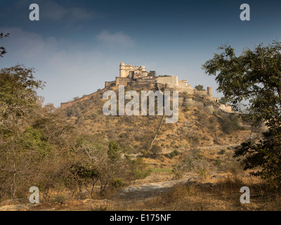 Indien, Rajasthan, Rajsamand, Kumbhalgarh Fort, am Grat des Aravali Ranges Stockfoto