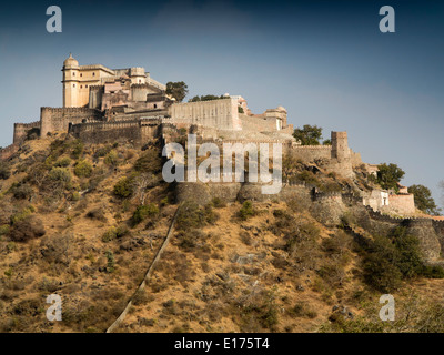 Indien, Rajasthan, Rajsamand, Kumbhalgarh Fort, am Grat des Aravali Ranges Stockfoto