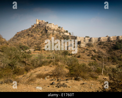 Indien, Rajasthan, Rajsamand, Kumbhalgarh Fort, am Grat des Aravali Ranges Stockfoto