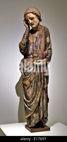 Heiliger Johannes der Evangelist von einem Kalvarienberg, ca. 1300, gotische polychrome Holzstatue eines anonymen Künstlers im Nationalen Kunstmuseum von Katalonien, MNAC, Barcelona Stockfoto