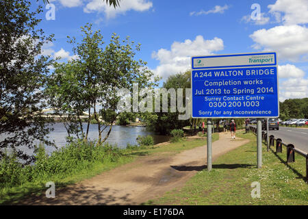 Walton-Brücke, Surrey, England, UK. 25. Mai 2014. Walton-Brücke wurde in dieser Woche der Community Award "für den realen Wert zu der Gemeinschaft" von der Institution of Civil Engineers ausgezeichnet. Es war die erste neue Themse Straßenkreuzung in 20 Jahren und wurde von den Vertragspartnern Atkins und Costain gebaut. Es öffnete pünktlich und im Budget im Juli 2013. Bildnachweis: Julia Gavin/Alamy Live-Nachrichten Stockfoto