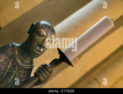 Kerzenständer in der Kathedrale von Winchester Hampshire Stockfoto
