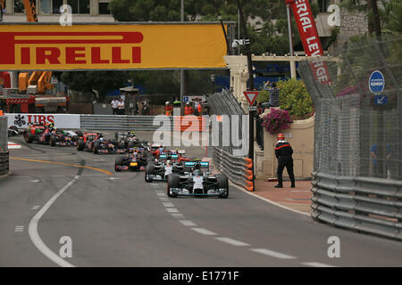 Monte Carlo, Monaco. 25. Mai 2014. F1 Grand Prix von Monaco. Nico Rosberg fährt seinen Mercedes AMG Petronas F1 W05 zum 1. Platz während der Monaco GP, trotz Safety-Car-Phase Credit: Action Plus Sport/Alamy Live News Stockfoto