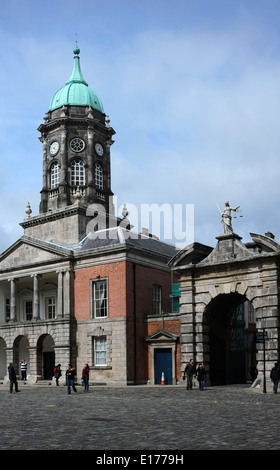 Dublin Castle Viereck Bögen und Schritte Stockfoto