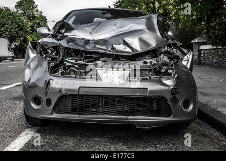 Nissan, Autounfall Stockfoto