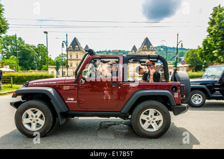 Piemont, Italien. 25. Mai 2014. Letzten Tag des Treffens Harley Davidson und Jeep mit Absicht positiv auf dell'IRCC (Institute of Cancer Research Candiolo) helfen. Heute Morgen die Parade durch die Straßen der Stadt, die in der Mitte, in Piazza Vittorio Veneto enden wird. Bildnachweis: Wirklich einfach Star/Alamy Live-Nachrichten Stockfoto