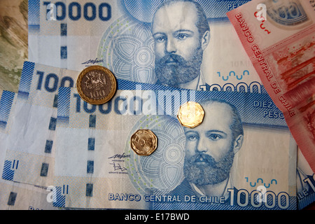 chilenischer Peso-Banknoten und-Münzen Stockfoto