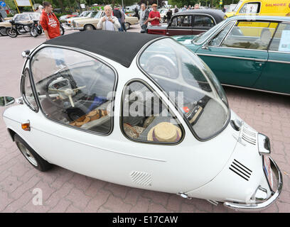 Berlin, Deutschland. 24. Mai 2014. Ein Heinkel-Bubble-Auto von 1958 ist auf dem Display während der 8. DEKRA Oldtimer-Treffen in Berlin, Deutschland, 24. Mai 2014. Zahlreiche Autos kämpften um Pokale in acht Kategorien. Foto: Stephanie Pilick/Dpa/Alamy Live News Stockfoto