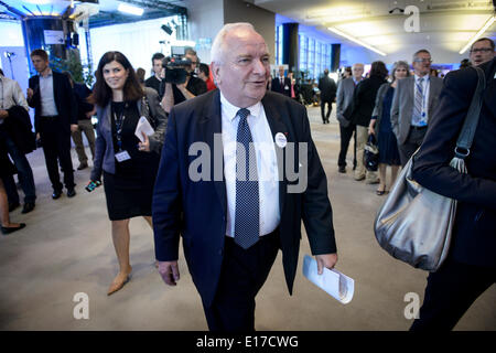 Brüssel, Bxl, Belgien. 25. Mai 2014. Vorsitzender der Europäischen Volkspartei (EVP), Joseph Daul kommt Electon Nachtlager im Europäischen Parlament Hauptquartier in Brüssel am 25.05.2014 von Wiktor Dabkowski © Wiktor Dabkowski/ZUMAPRESS.com/Alamy Live-Nachrichten Stockfoto