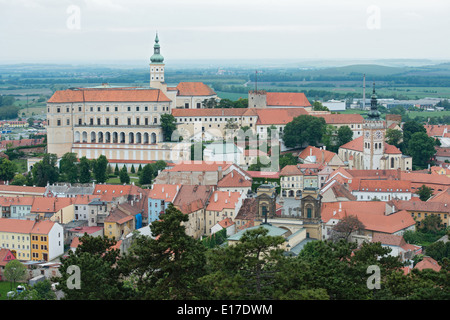Schloss Mikulov (Nikolsburg) und Stadt in Süd-Mähren, Tschechische Republik Stockfoto