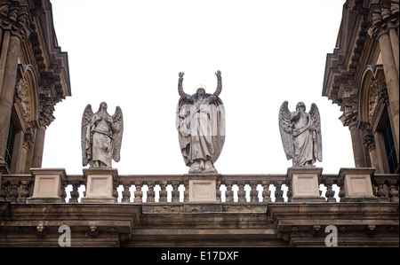 Skulpturen von Dietrichstein Grab in Mikulov, Tschechien Stockfoto