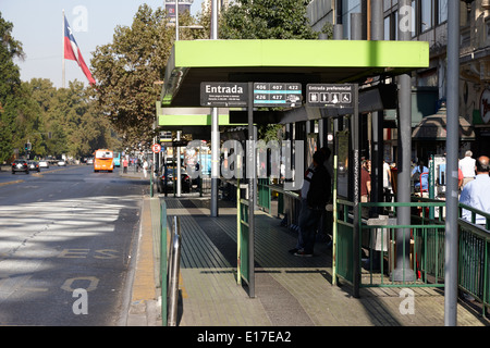 Bushaltestelle auf der Avenida Libertador general Bernardo O'higgins Innenstadt von Santiago Chile