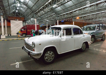 TATA-Botschafter Auto Indien - Herstellung wurde im Mai 2014 eingestellt. Kochi-Flughafen-Taxi. Stockfoto