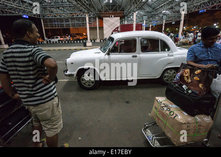 TATA-Botschafter Auto Indien - Herstellung wurde im Mai 2014 eingestellt. Kochi-Flughafen-Taxi. Stockfoto