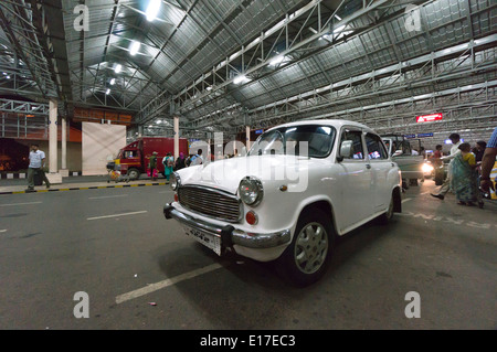 TATA-Botschafter Auto Indien - Herstellung wurde im Mai 2014 eingestellt. Kochi-Flughafen-Taxi. Stockfoto