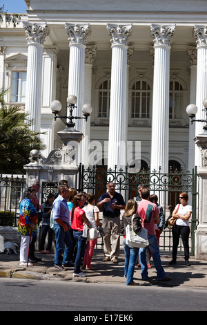 Führung Gruppe außerhalb der ehemaligen national Congress Gebäude Santiago Chile Stockfoto