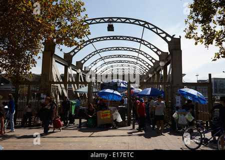 Los Carros Fußgänger Fußgängerbrücke über den Fluss Mapocho Santiago Chile Stockfoto