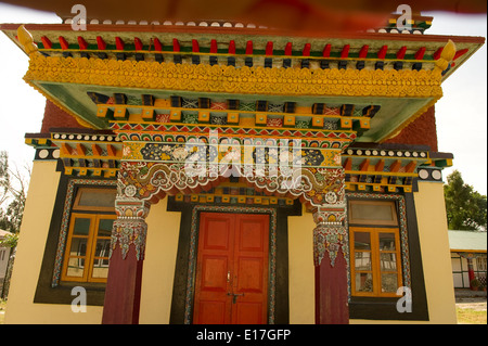 Kunst am Bau der buddhistischen Kloster in Sikkim, Indien - Hand gefertigt und bemalt Eingang Stockfoto