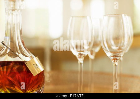 Kristall Dekanter und herzliche Sherrygläser Stockfoto