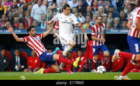 Raul Garcia (Atletico Madrid #8) Bekämpfung gegen Angel di Maria (Real Madrid CF #22) im Finale der Championsleague zwischen Real Madrid und Atletico Madrid, Estadio da Luz in Lissabon am 24. Mai., 2014. Stockfoto