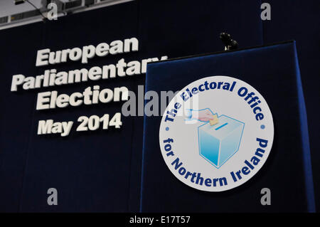 Belfast, Nordirland, 26. Mai 2014 - Auszählung der Stimmzettel der Europawahl beginnt in Belfast Credit: Stephen Barnes/Alamy Live News Stockfoto