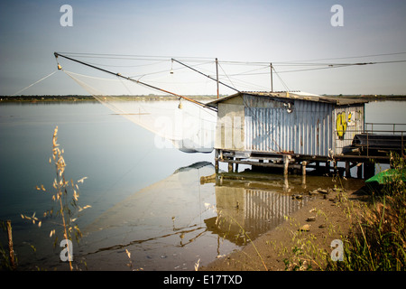 Angeln-Hütte auf der Pialassa della Baiona brackige Lagune in der Nähe von Marina Romea an Te adriatischen Küste in Ravenna (Italien) Stockfoto