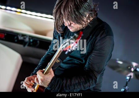 Detroit, Michigan, USA. 26. Mai 2014. Gitarrist GREG EDWARDS des Scheiterns, die Durchführung auf der North American Reunion-Tour in St. Andrews Hall in Detroit, MI auf Kredit kann 25. 2014: Marc Nader/ZUMA Wire/ZUMAPRESS.com/Alamy Live News Stockfoto