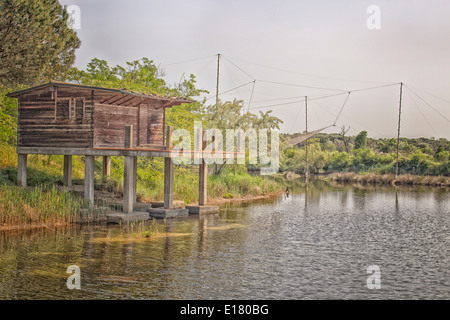 Angeln-Hütte auf der Pialassa della Baiona brackige Lagune in der Nähe von Marina Romea an Te adriatischen Küste in Ravenna (Italien) Stockfoto