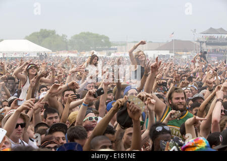 Shakopee, Minnesota, USA. 25. Mai 2014. Fans genießen 2014 Soundset Musikfestival in Shakopee, Minnesota Credit: Daniel DeSlover/ZUMAPRESS.com/Alamy Live News Stockfoto